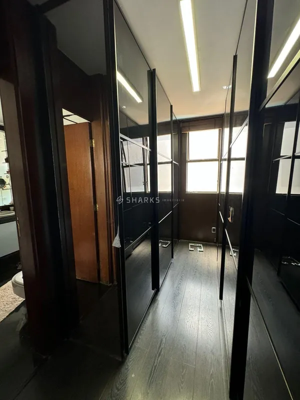 Apartamento de 338 m² com 4 suítes é ideal para famílias grandes ou para quem bu...