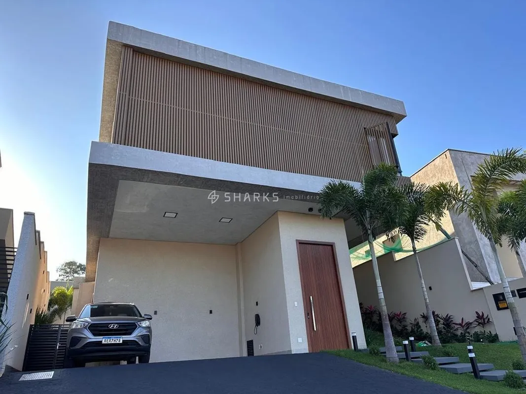 Imóvel de Alto Padrão 4 Quartos: 2 suítes e 2 suítes americanas. Ambientes: Sala...