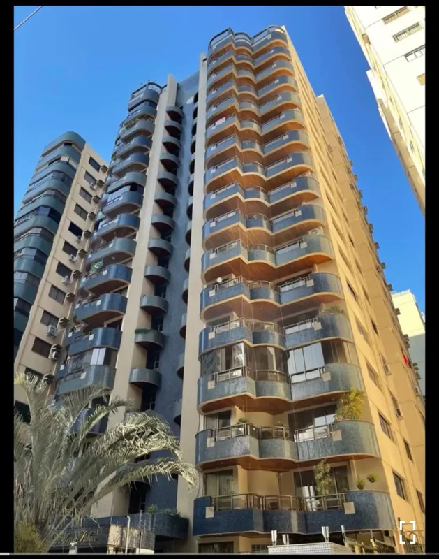 04 quartos sendo 2 suítes (01 com banheira de hidromassagem);172,86 m²;9º andar;...