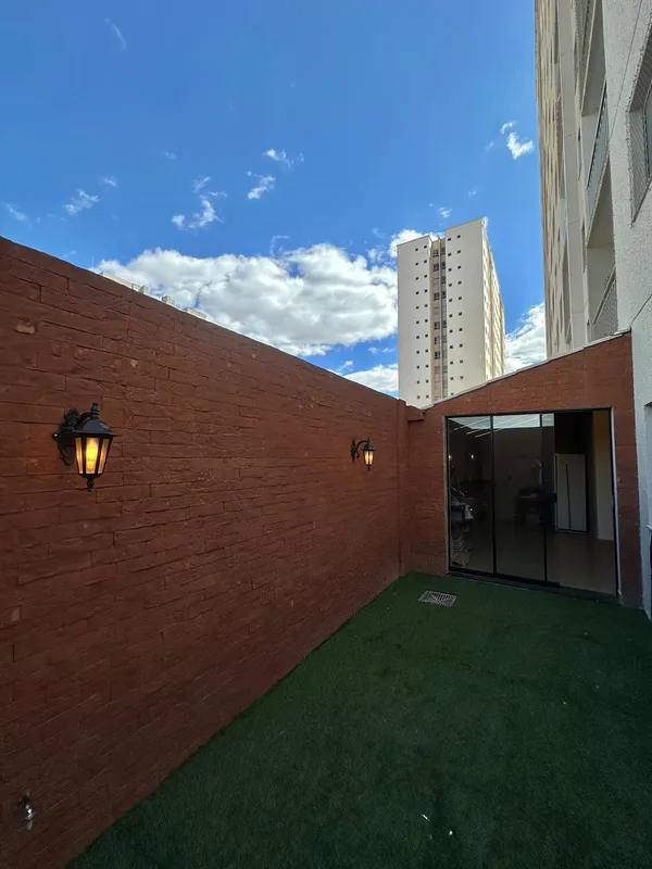 Localizado no bairro planejado Parque América no Residencial Havaí, este Garden ...