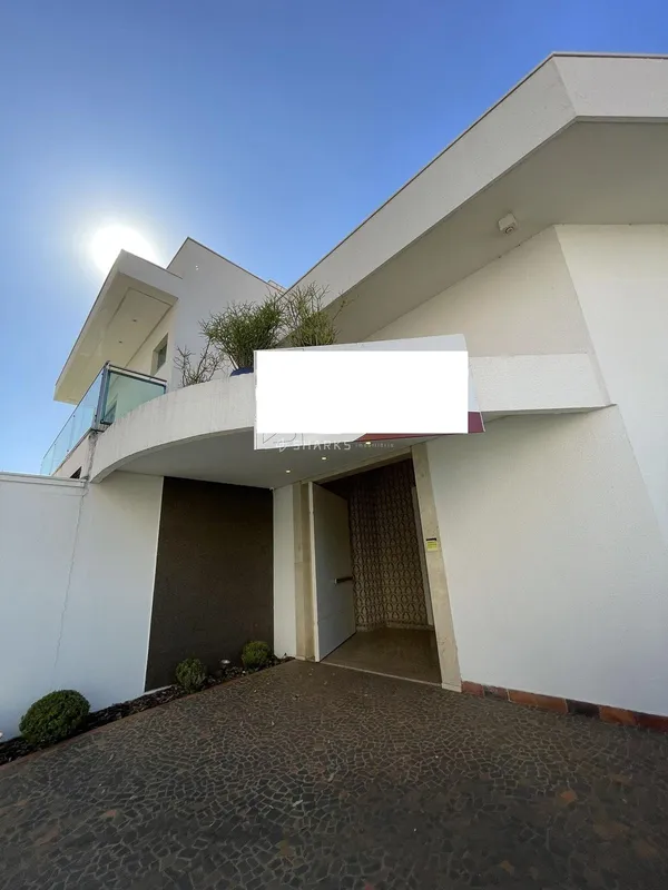 Este impressionante imóvel com 565 m² de área construída está distribuído em doi...