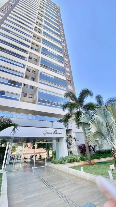 Apartamento no Residencial Gran Bueno, andar alto, com 140 m² e 3 suítes. Possui...