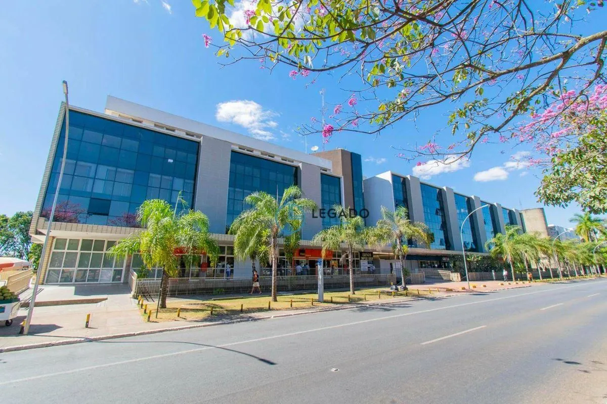 Localizada em edifício totalmente reformado e central com várias agências bancár...