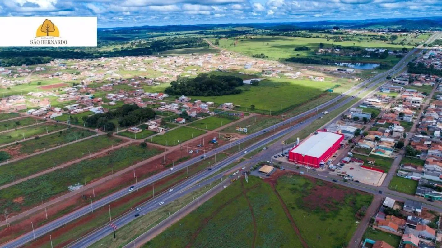 Localizado as margens da GO-070, na saída para Goianira, o empreendimento conta ...