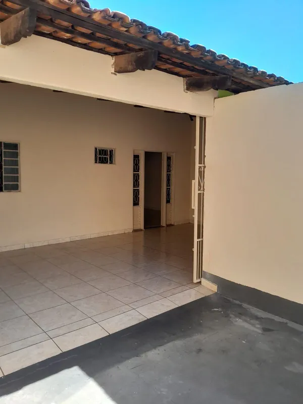 CASA A VENDA NO SETOR VI RIZZO SAÍDA PARA GUAPÓ.- 02 quartos com 01 suíte- Jardi...