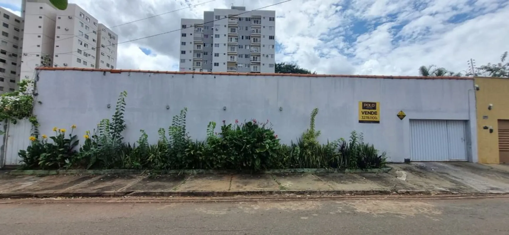 CASA NO JARDIM AMÉRICA. PRÓXIMO A T-63- 600 metros de terreno- 435 metros de áre...