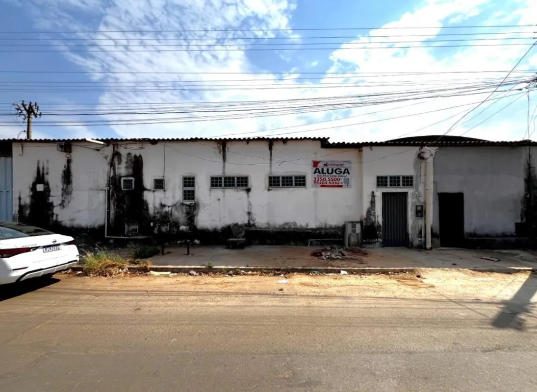 Galpão com 438,00m², recepção, 01 banheiro, copa.Fones (62)3250-5500 WhatsApp (6...