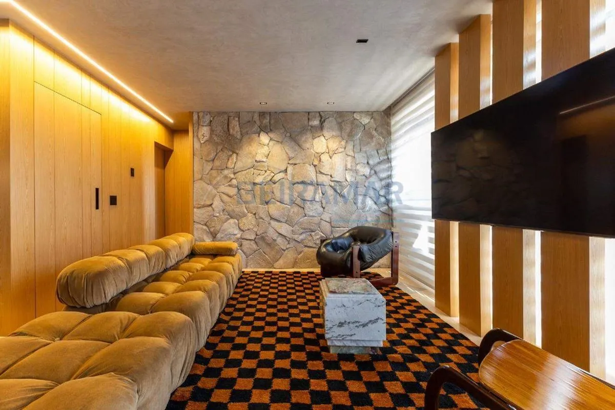 Apartamento Exclusivo e Reformado com Design Assinado na SQN 110 - Asa NorteEste...
