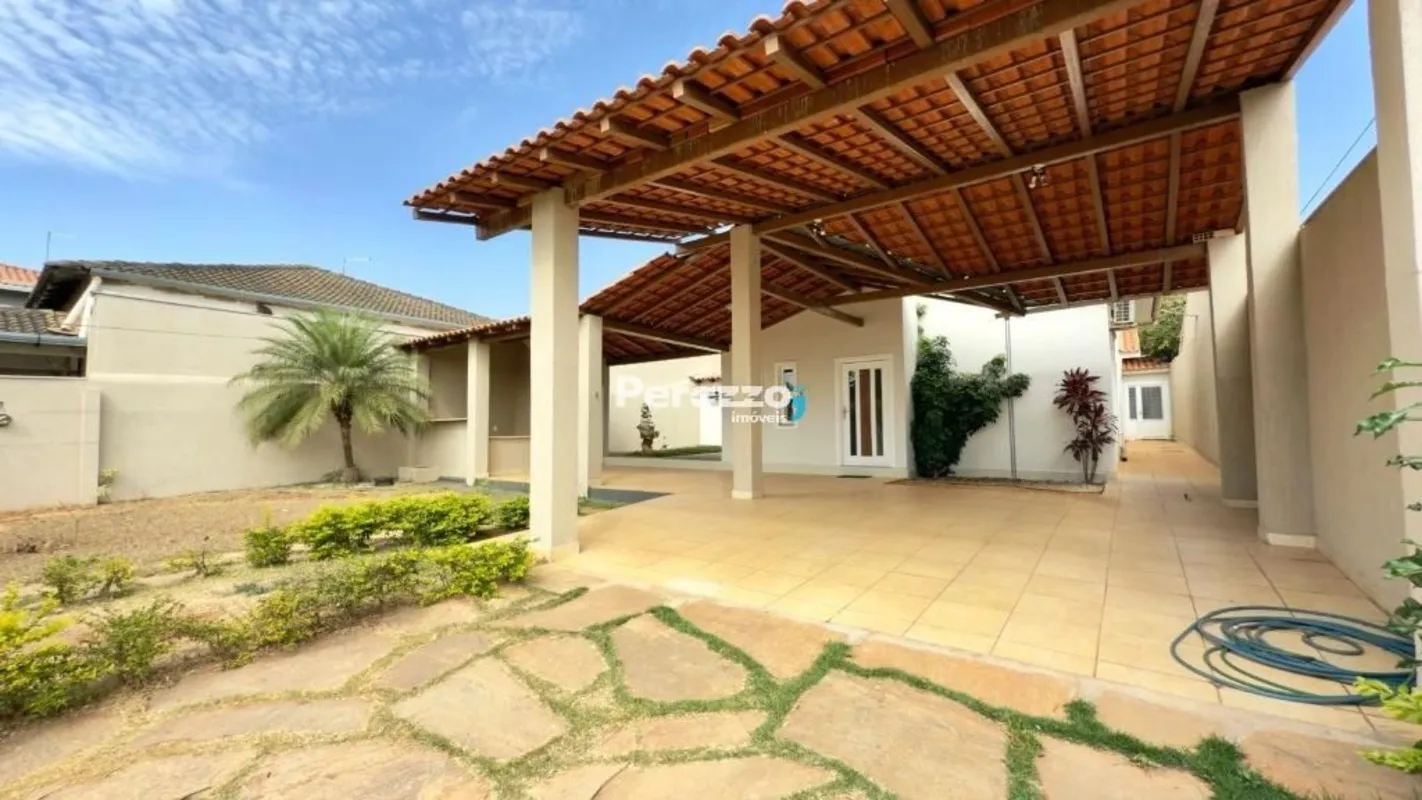 Excelente Casa localizada no Jardim Botânico VIPor R$1.980.000,00 | Possui Habit...