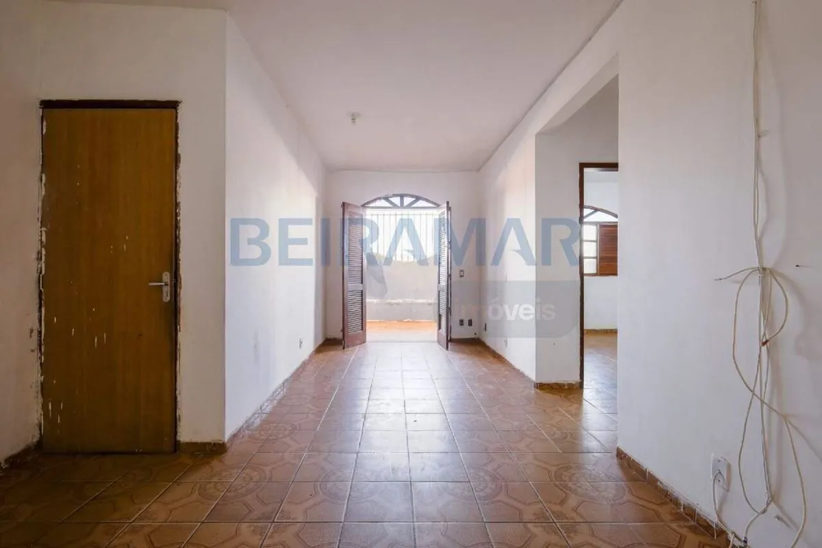 Sobrado com Loja Comercial e Residência na QNM 24 - Ceilândia, DFImóvel versátil...