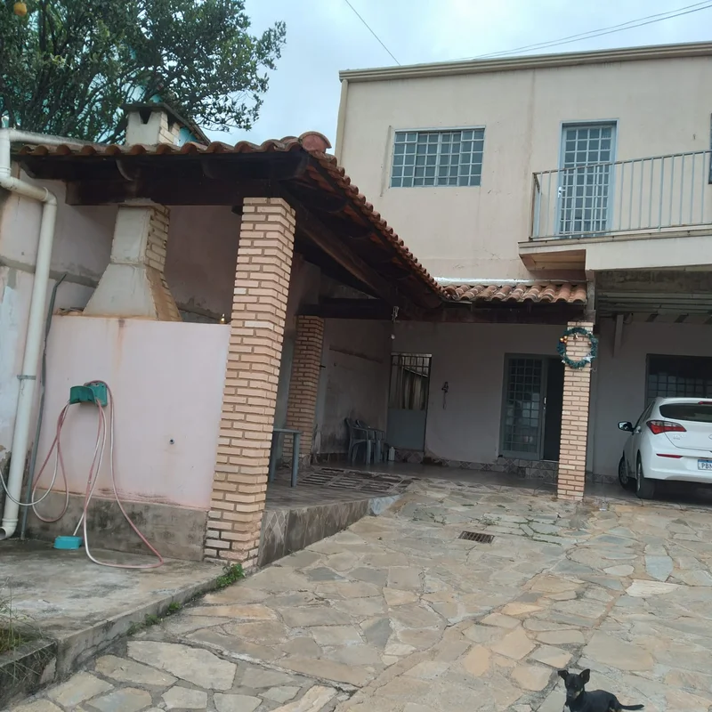 Imóvel com 2 residência. Térrea 2 quartos sala cozinha, banheiro. Parte superior...