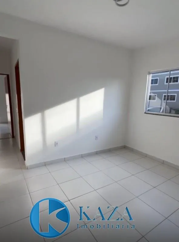 Apartamento bem dividido em região de constante crescimento. O imóvel nunca foi ...