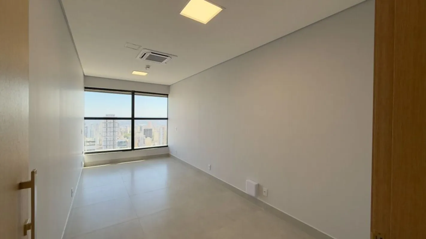 ESPAÃ?O COM UMA LINDA RECEPÃ?Ã?O E 3 SALAS LOCALIZADAS NO RENOMADO WTC, COM AREA...