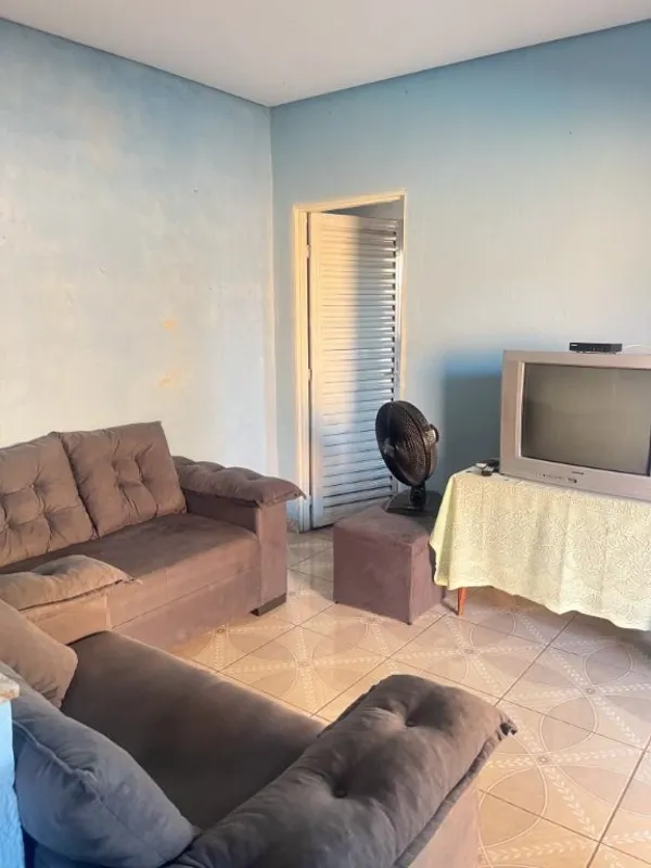Casa com 02 quartos, sala, cozinha americana, banheiro, Ã¡rea de serviÃ§o e uma ...