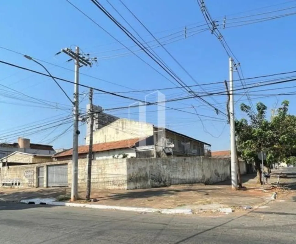 Oportunidade para investidores! Prédio com 13 apartamentos de 33 m² cada. Atualm...