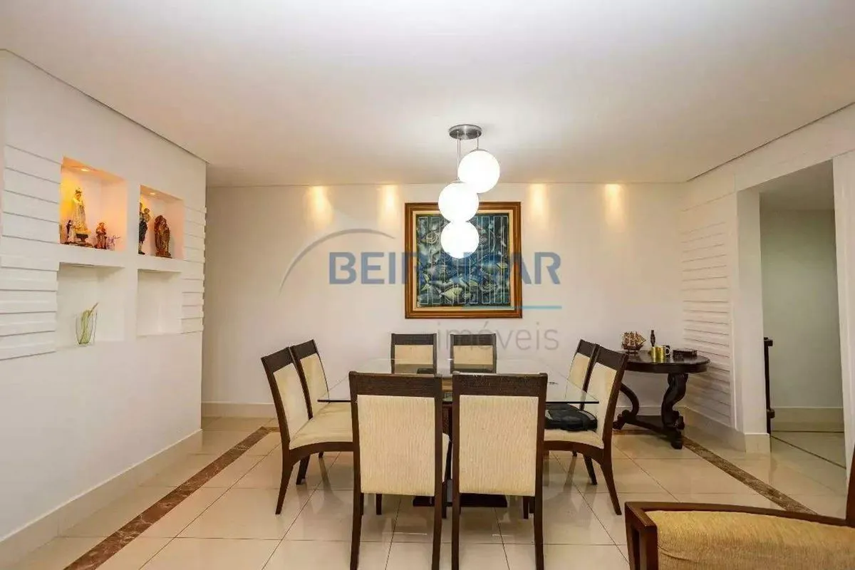 Apartamento Reformado com 4 Quartos e Suíte na SQS 109 - Asa SulEste excelente a...
