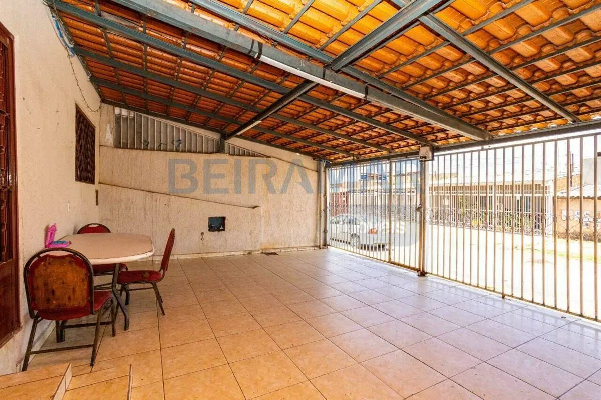 Casa de Esquina com 3 Residências - 150m² Construídos em 144m² de Terreno - Ceil...