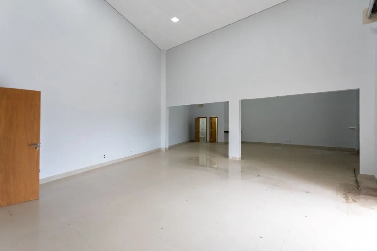 Sala térrea para locação com área total de 149m², Cidade Vera Cruz. Imóvel pront...