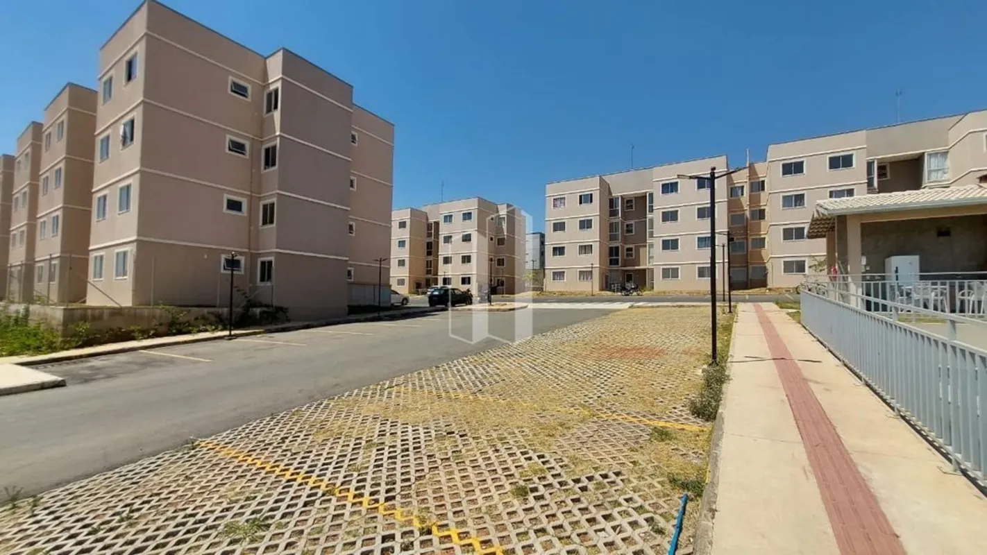 Apartamento 2/4, 1 banheiro, 1 vaga de garagem descoberta, Garden, lazer, ( pisc...