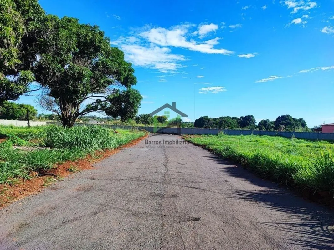  Barros Imobili?ria -LOTE (Condom?nio Rancho Forte Apache).Lote situado no condo...