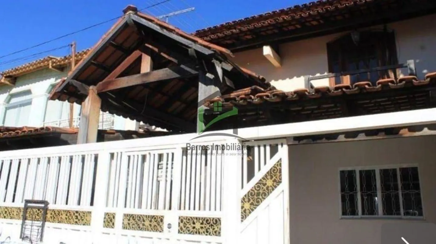  BARROS IMOBILIARIA VENDEExcelente casa 2 pavimentos, no t?rreo temos:- 2 Salas;...