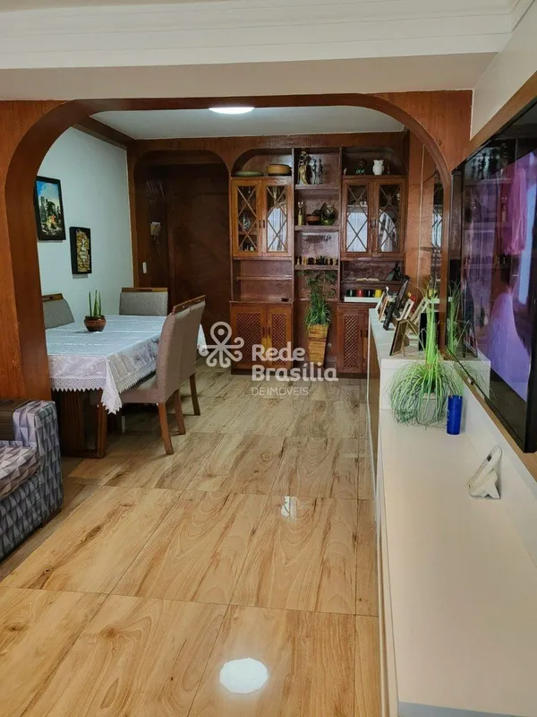 Este apartamento possui 72 m² bem distribuídos, com acabamentos em porcelanato e...