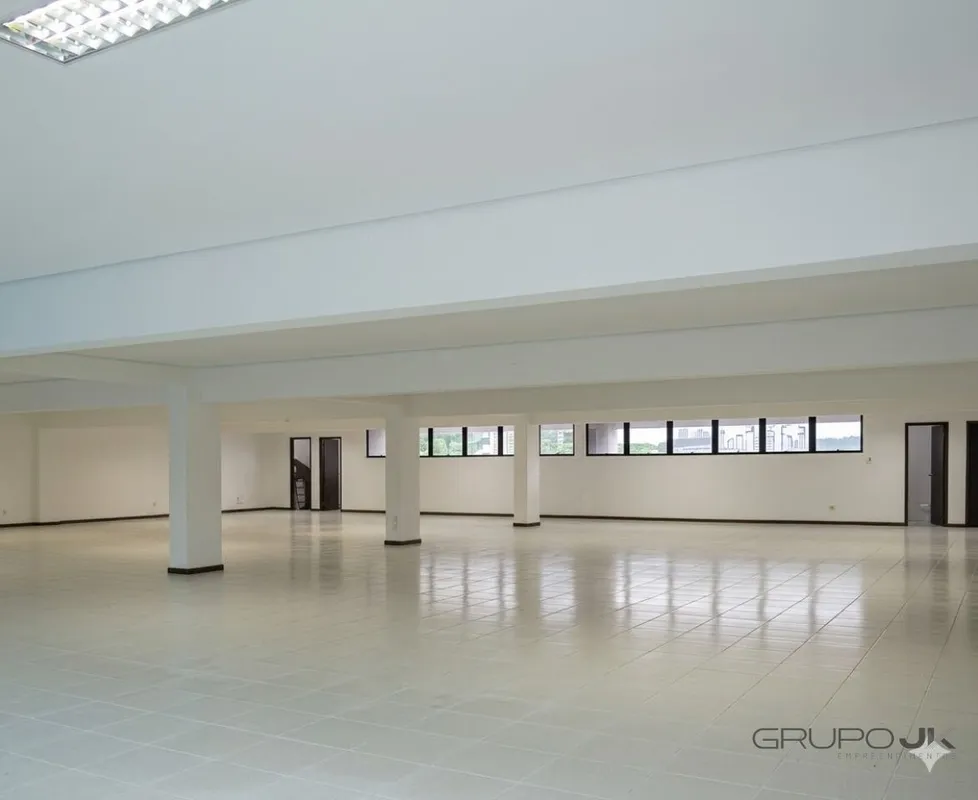 Essa sala comercial no 2º andar oferece o espaço ideal para escritórios, consult...