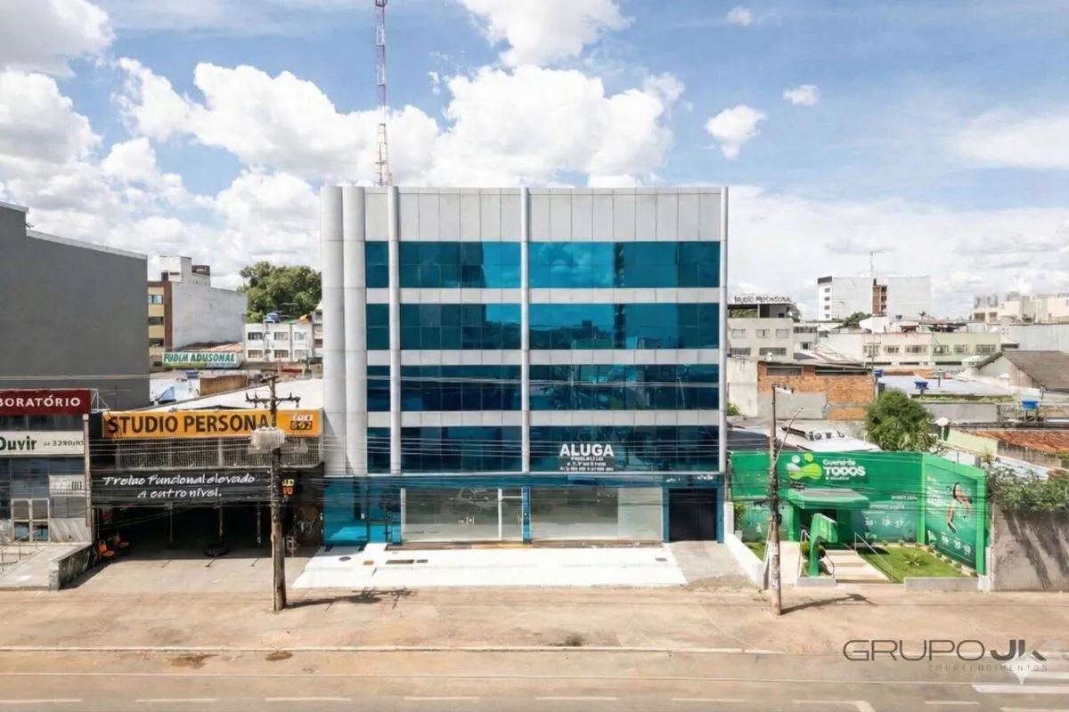 Com ótima iluminação natural e layout adaptável, essa sala comercial no 4º andar...