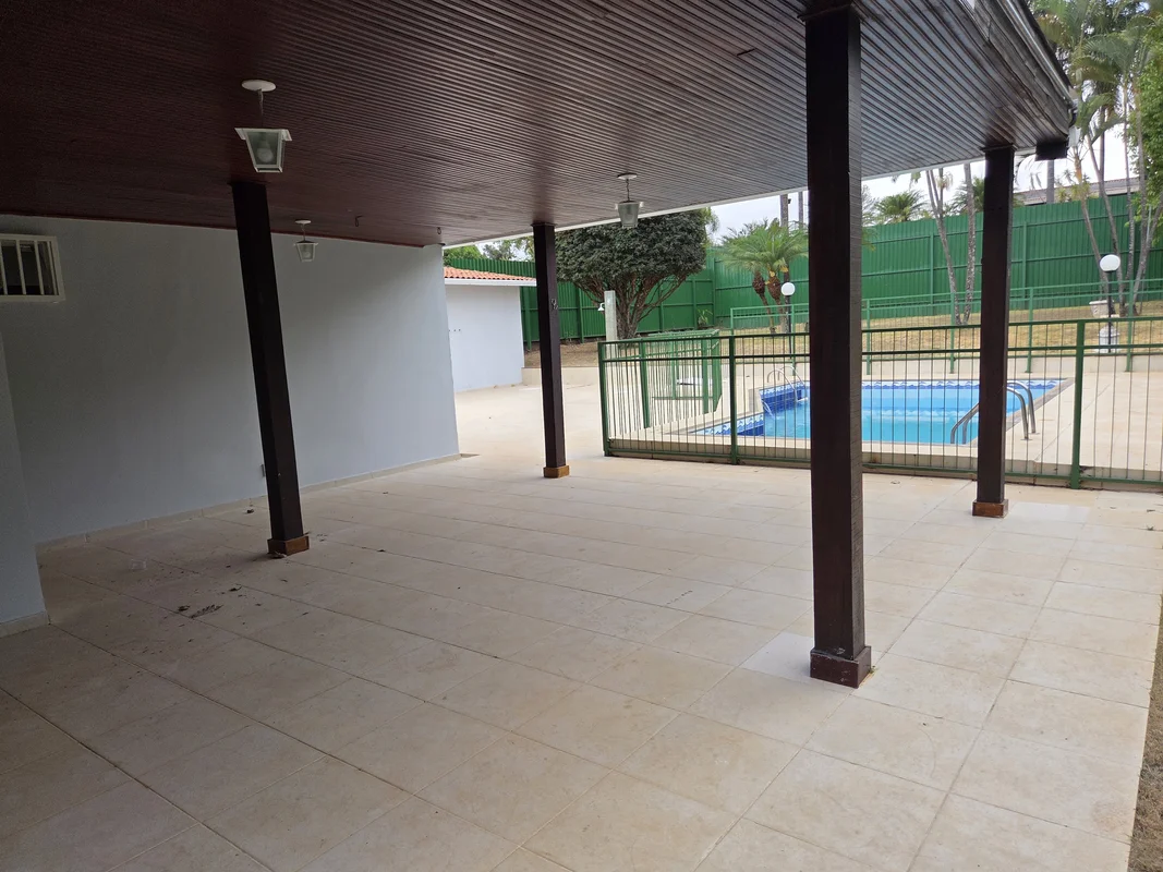 Descubra uma casa TÉRREA incrível para aluguel no coração do Lago Sul: localizad...