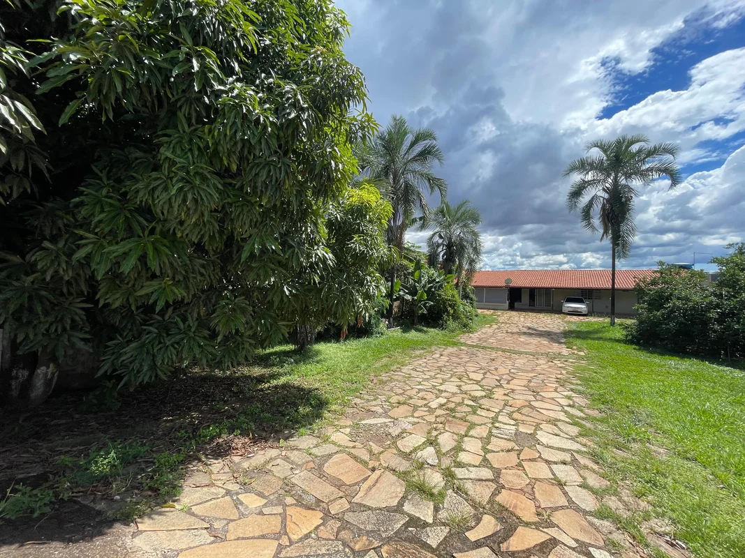 Arniqueiras conjunto 04, colado ao park way, antes do supermercado DonaLote de 9...