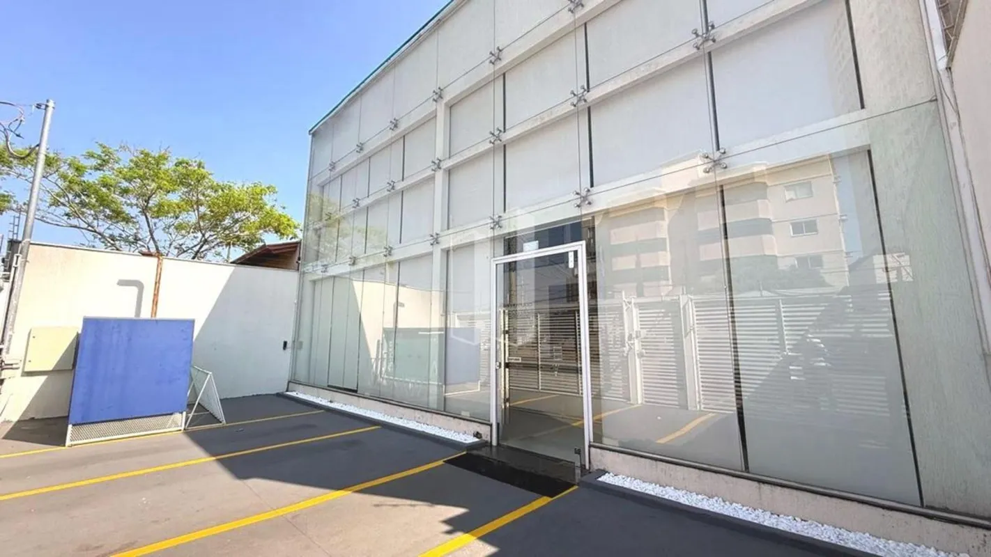Apresentamos um imóvel comercial exclusivo, ideal para empresas que buscam estru...