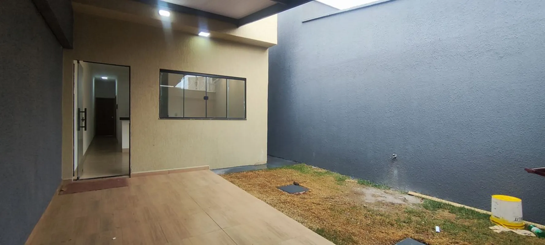 Casa 2Q com suíte.Garagem coberta com telha isotérmica.Toda na laje.Cozinha amer...
