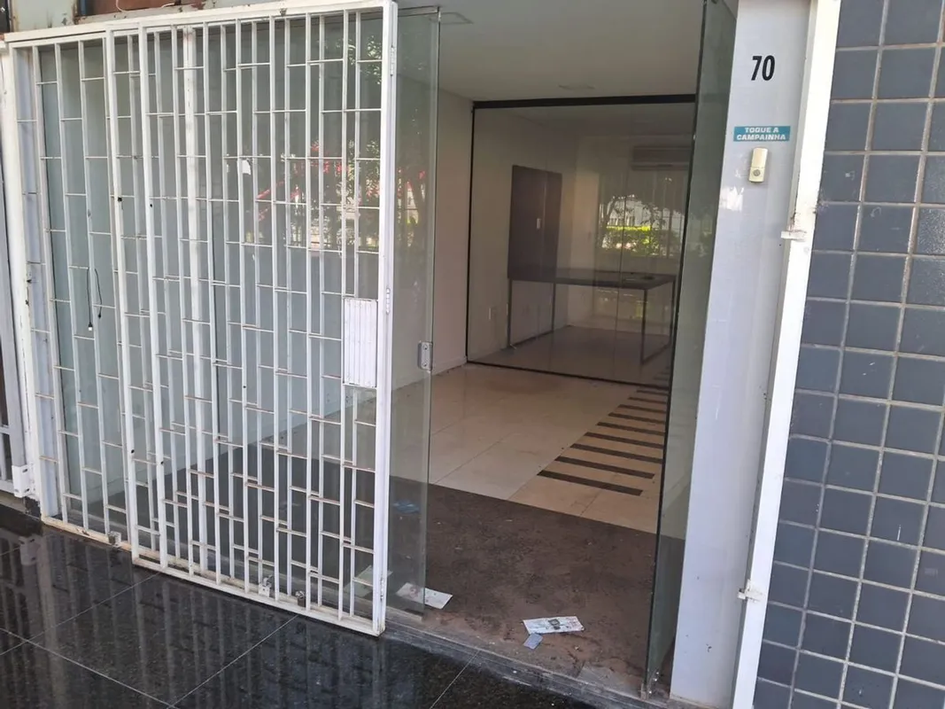Alugo excelente loja com subsolo, com 79,40 m² de área útil, sendo loja com 29,4...