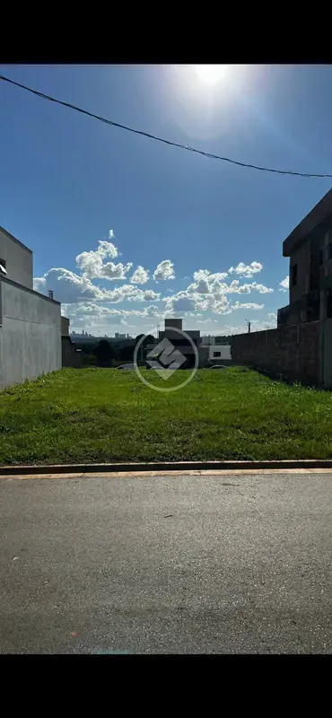 LOTE JARDINS CAPRILote perto da Praça Clube264.43 M2 sendo 10mts frente, 11.15 m...