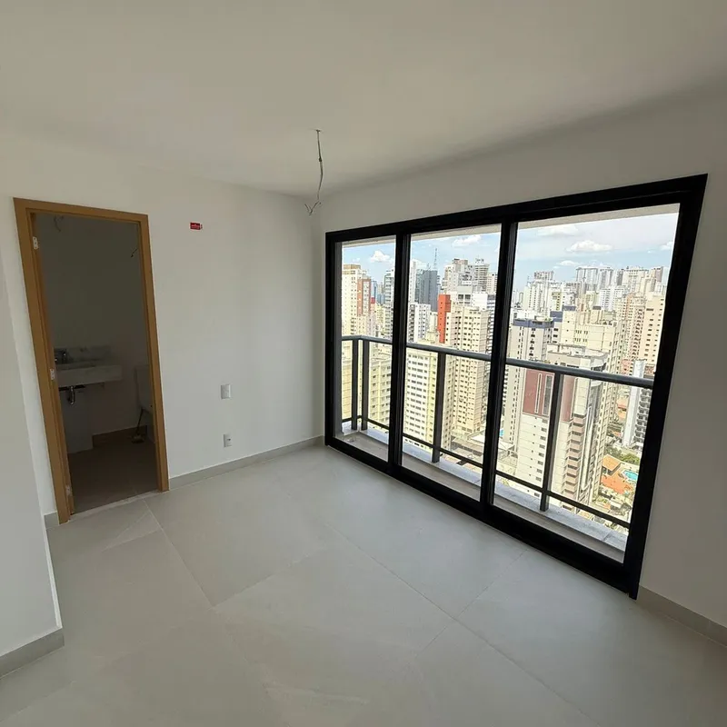 71,18M2Andar alto02 Suítes plenas com varanda balcãoSol Nascente na suíte master...