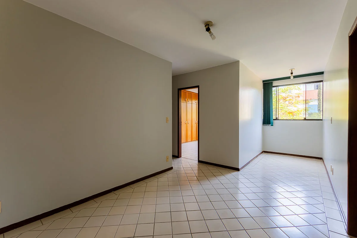 Descubra neste apartamento na SQN 402, ASA NORTE, Brasília-DF. Com 2 quartos, el...