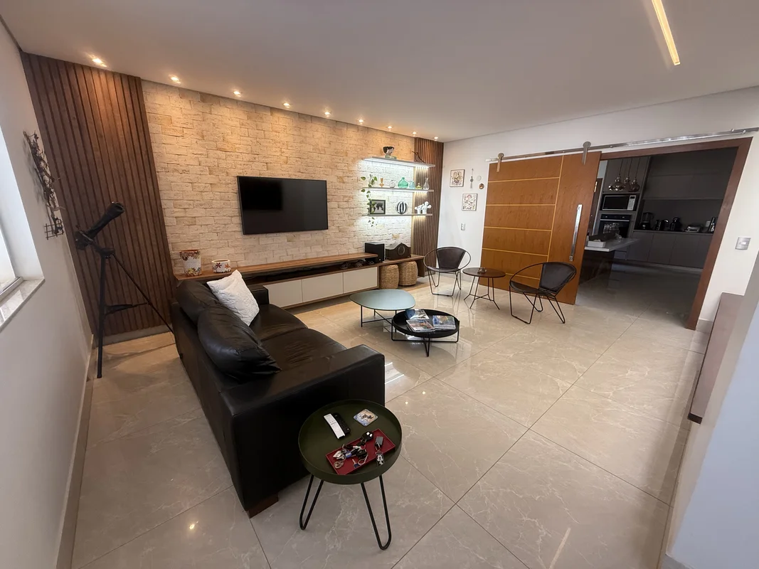 Monumental Agência Imobiliária vende;Casa Alto Padrão – 4 Quartos (2 Suítes) – R...