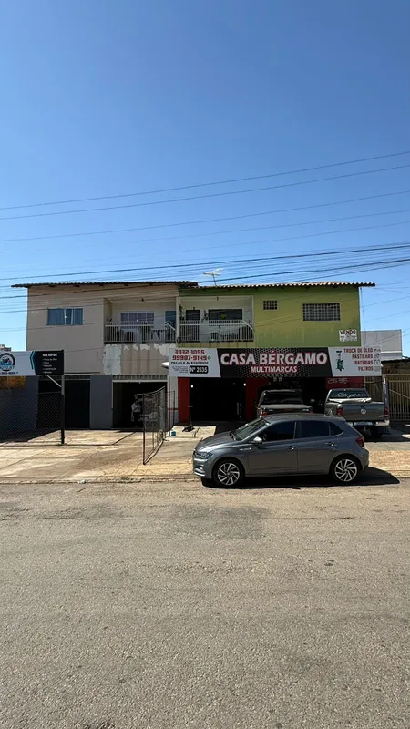 03 Salas Comerciais02 apartamentos de 90M201 Casa de fundoGaragem para 02 carros...