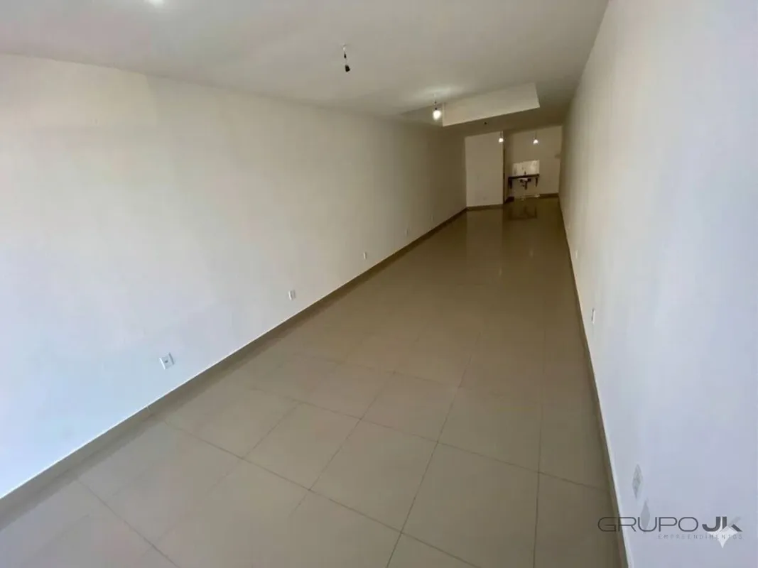 Loja com banheiro privativo, piso em porcelanato e excelente acabamento.Localiza...