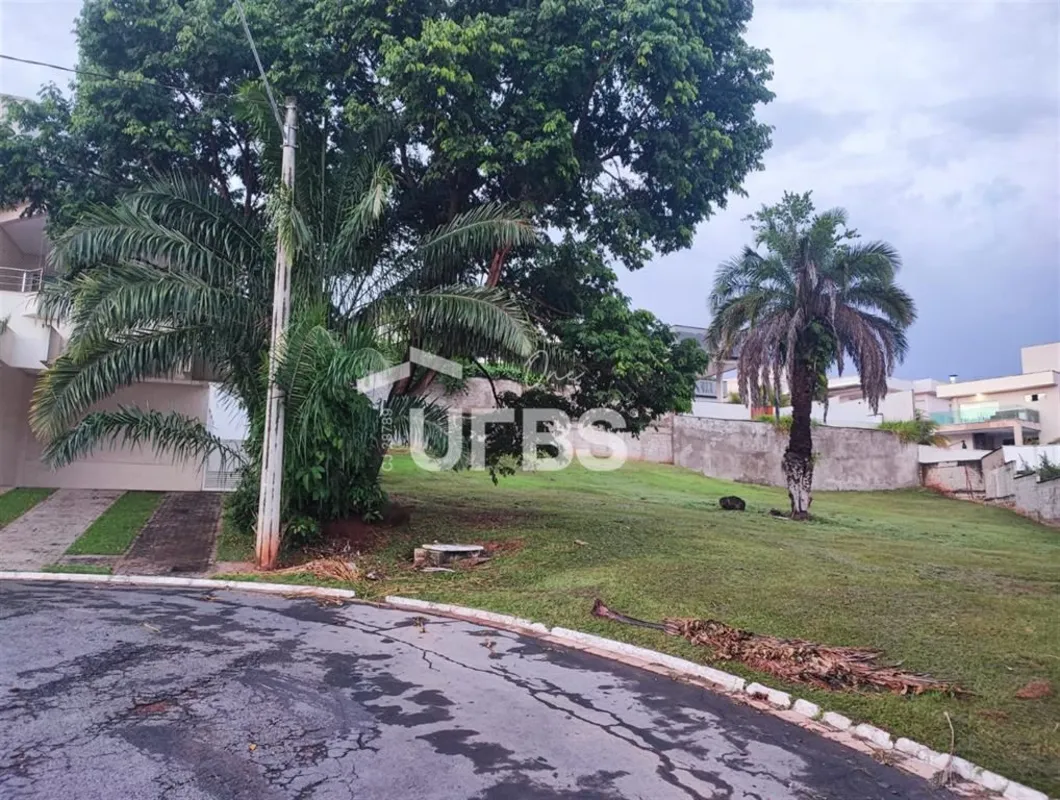 COD U-0027013 - Oportunidade Única no Condomínio do Lago: Seu Terreno Residencia...