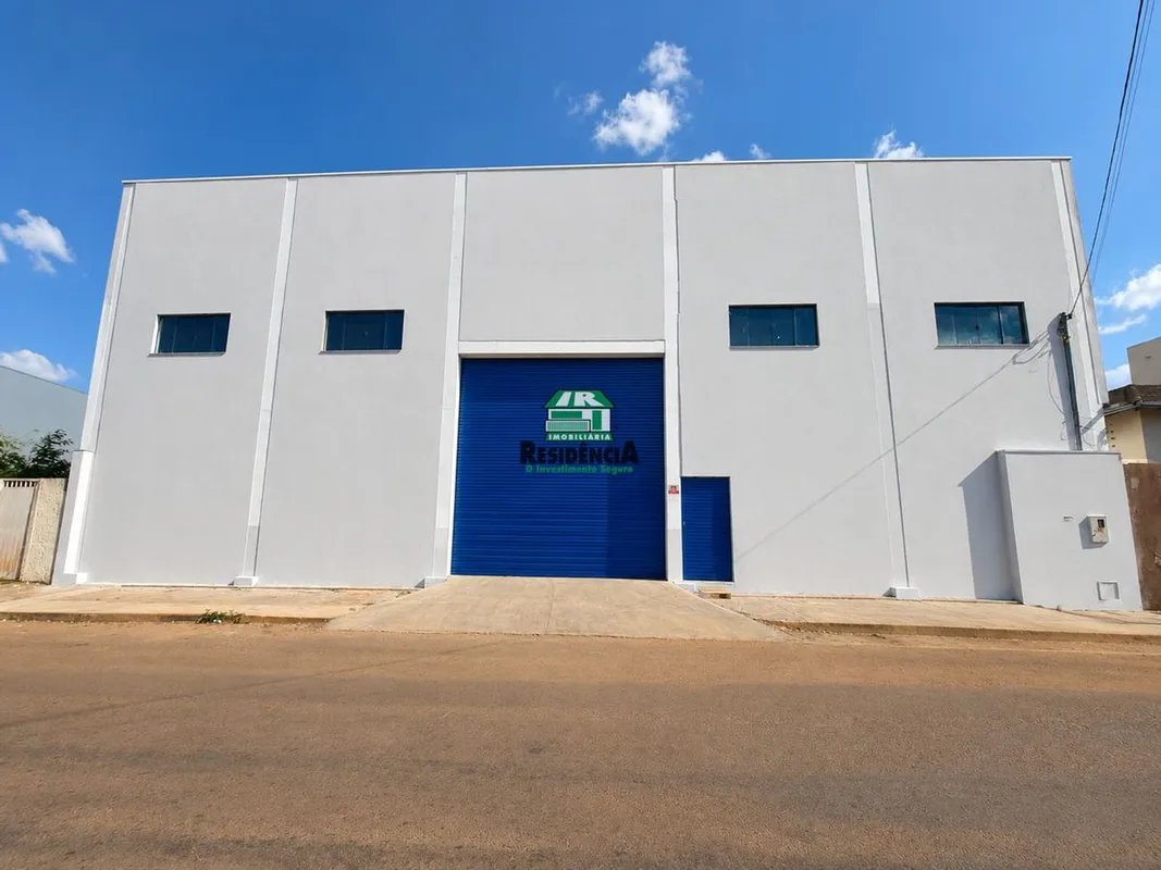 Contendo :1200 m²banheiros galpão em fase de acabamento ótima localização 04/10/...