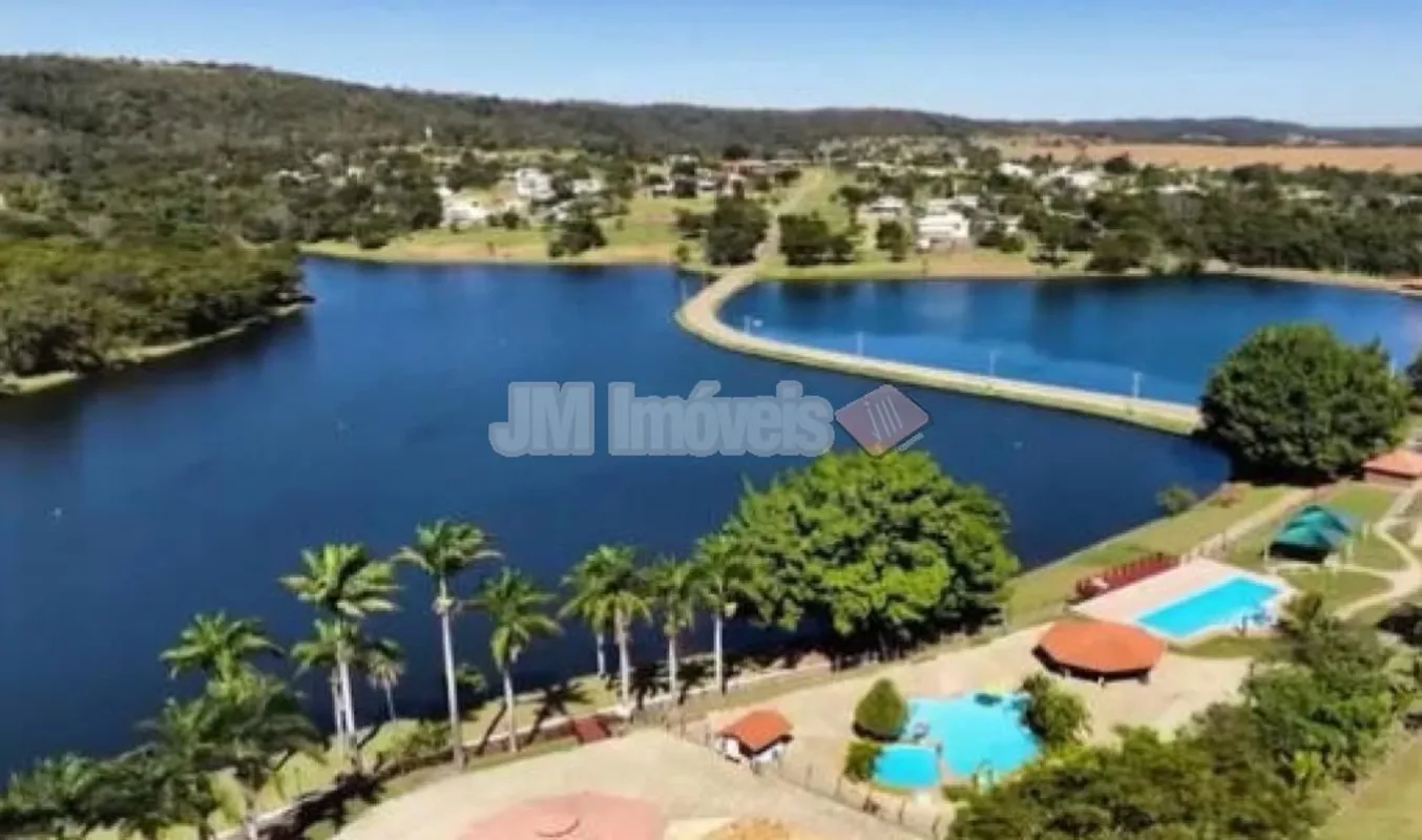 Ótima chácara, em local privilegiado, Próximo ao Lago. Condomínio com portaria 2...