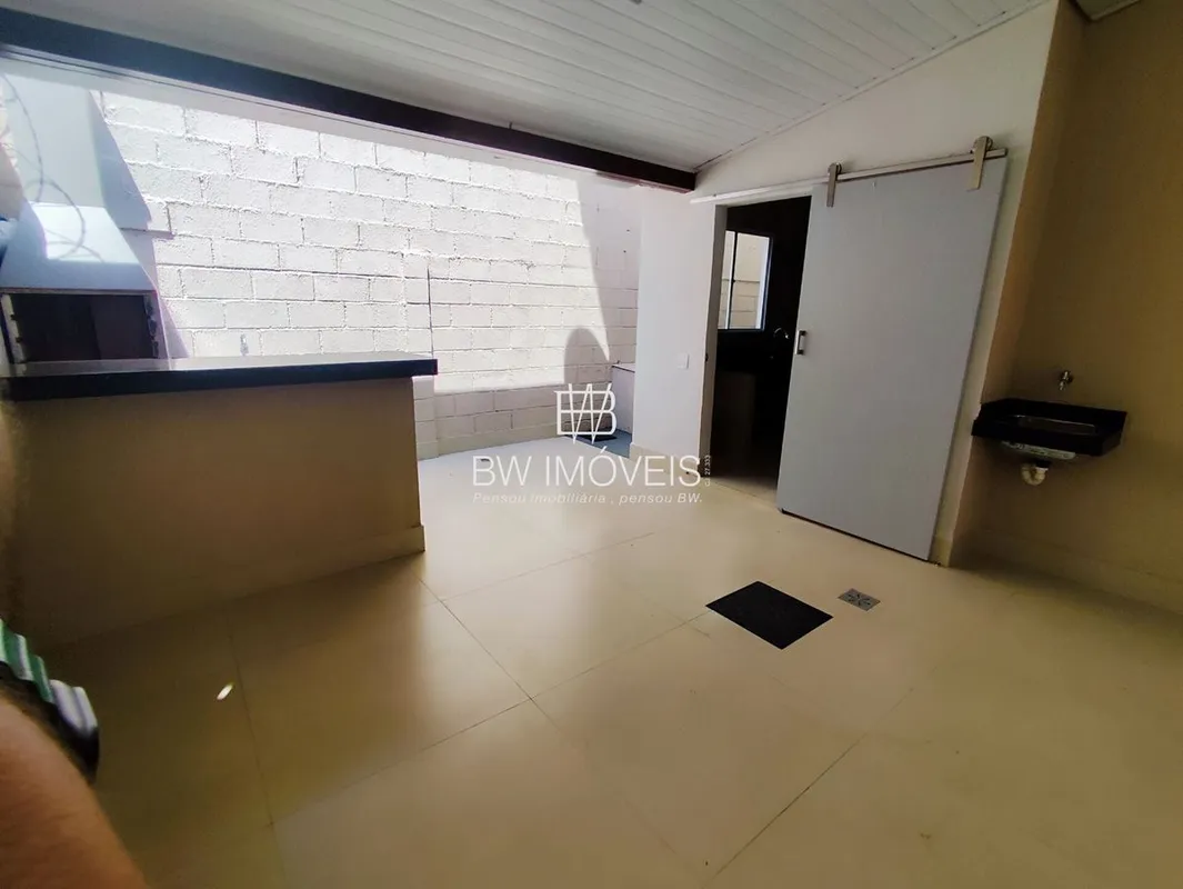 Vendo!! SOBRADO REFORMADO EM CONDOMÍNIO FECHADO, EM FRENTE AO IFG (Instituto Fed...