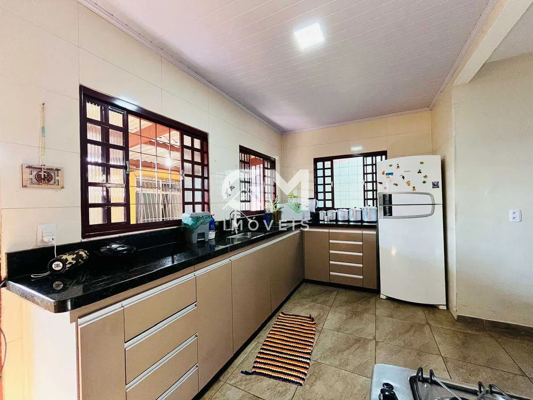 Área do Terreno: 350 m²Área Construída: 200 m² Oportunidade!! Casa à venda na Qu...