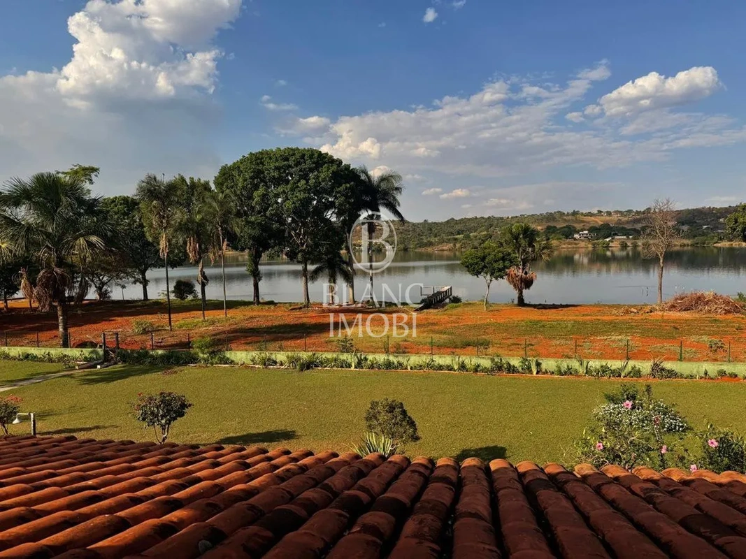 Um refúgio de luxo à beira do Lago ParanoáUma residência excepcional, localizada...