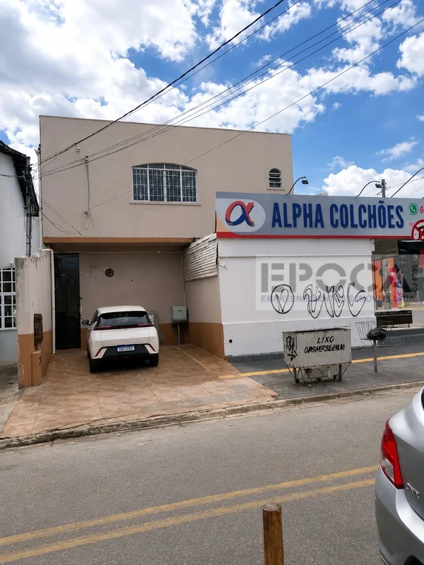 Este conjunto de salas oferece um espaço funcional para diferentes atividades pr...