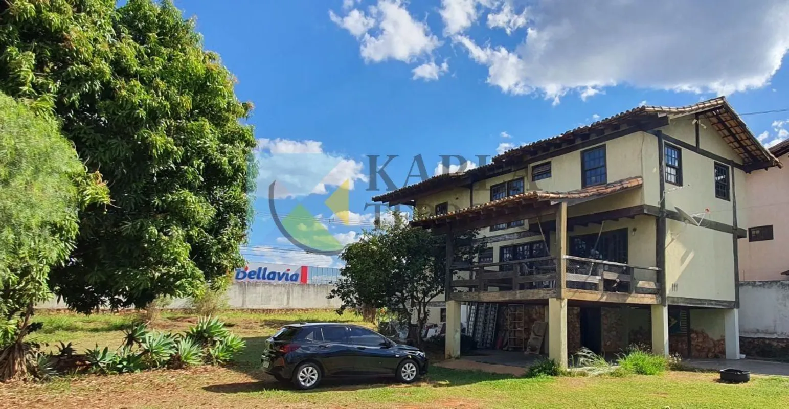 Casa de madeira 300m2 em 3 pavimentos.Localização privilegiada: A apenas 6 km da...
