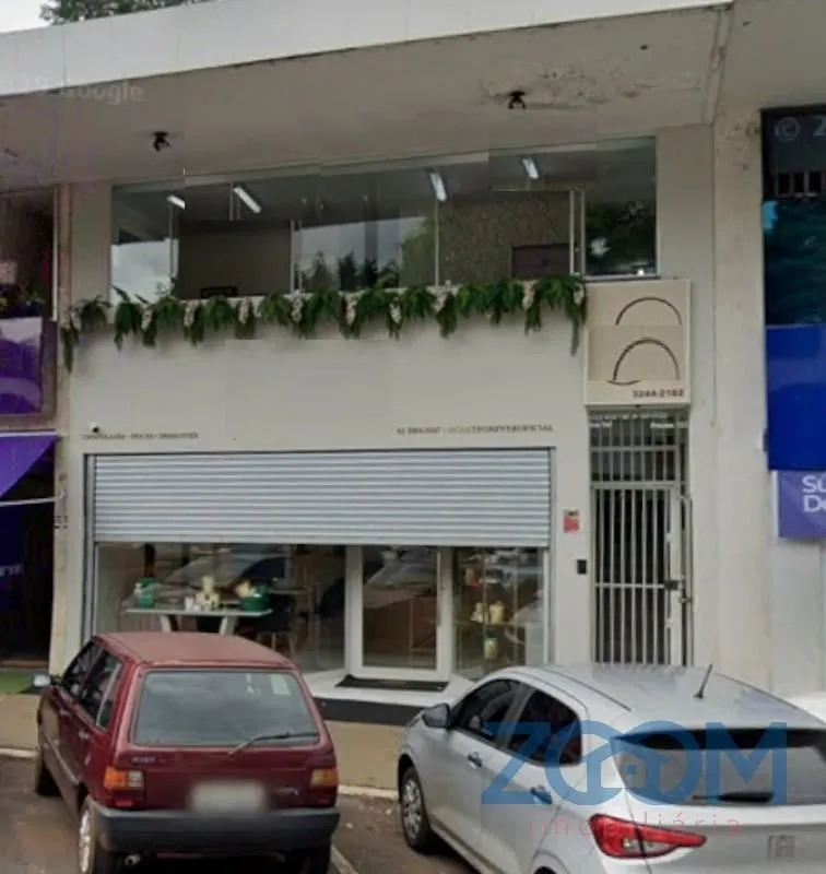 Excelente loja em uma das melhores localizações da cidade, em rua de grande movi...