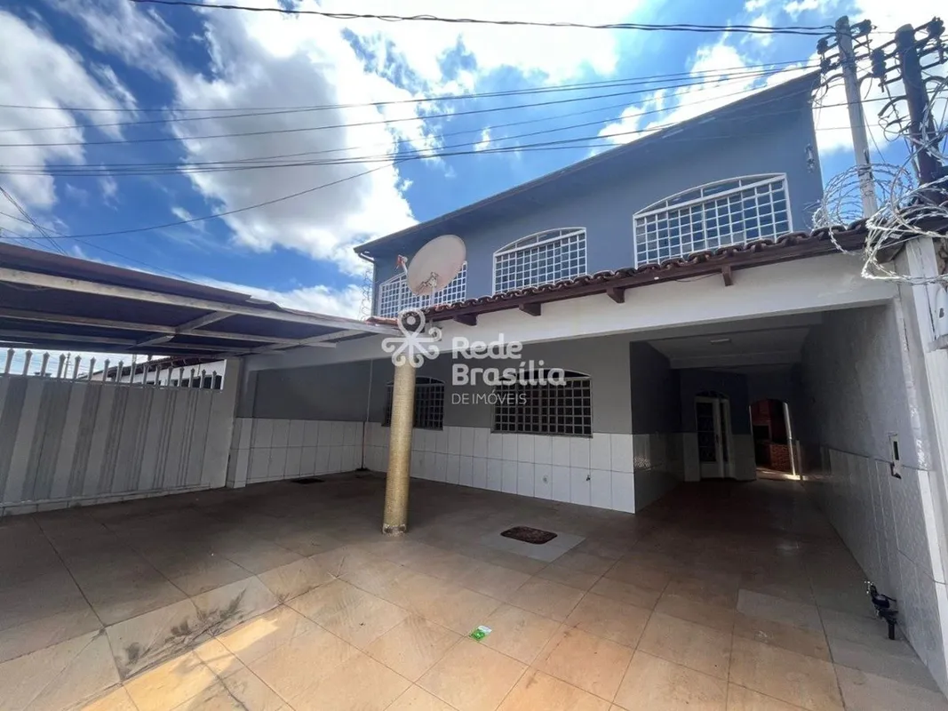 Excelente oportunidade para adquirir uma casa no Setor Oeste em Sobradinho. Com ...