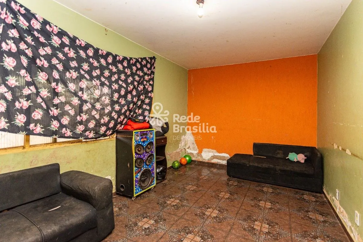 QR 515 Conjunto 18 | Casa 3 Quartos sendo 1 Suíte com 3 Vagas de Garagem - Samam...
